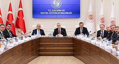 Bakan Işıkhan depremden etkilenen illerle ilgili değerlendirme toplantısına katıldı
