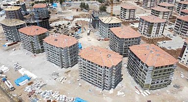 Bakan Özhaseki: "Deprem bölgesinde durup dinlenmek için vaktimiz yok"