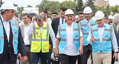 Bakanlar Özhaseki ve Bak, yapımı süren Abdi İpekçi Spor Kompleksi'ni inceledi