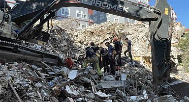 Bakırköy'de bina yıkımı sırasında yaşanan göçükte kalan işçi kurtarıldı