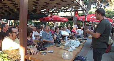 Balıkesir'de çay bahçesindeki antika mezadı ilgi gördü