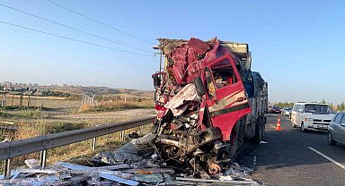 Başkentte kamyon otobüse çarptı: 12 yaralı