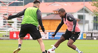 Beşiktaş, günün ikinci idmanında kondisyon ve taktik çalıştı