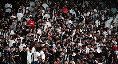 Beşiktaş Stadyumu'nda 'yönetim istifa' sesleri