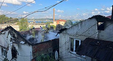 Beykoz'da 2 gece kondunun çatısı alev alev yandı