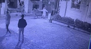 Beyoğlu Güven Timleri suça geçit vermedi: Suçüstü yakalayıp, yüzlerce suçu önlediler