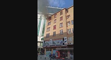 Beyoğlu'nda 5 katlı binada korkutan yangın
