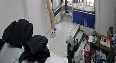 Boğazına şeker takılan çocuğu esnaf kurtardı: O anlar kameraya yansıdı