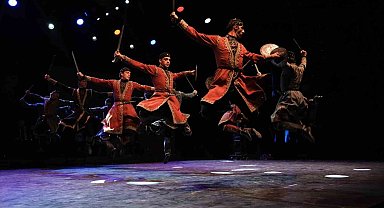Bursa Festivali'nde yer çekimine meydan okuyan gösteri