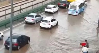 Bursa'da rögarlar taştı, yollar göle döndü