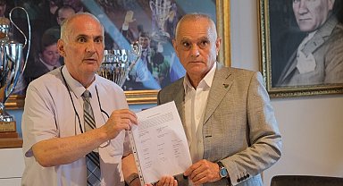 Bursaspor'un yeni başkanı Recep Günay mazbatasını aldı