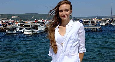 Çanakkaleli oyuncu, şarkıcılığa adım attı