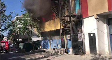 Dudullu'da 4 katlı iş yeri alev alev yandı