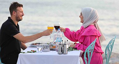 Düğünleri yarıda kalan çifte başkan tesellisi