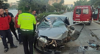Erdek' Te Araç Orta Refüje Çarparak Ters Döndü: 1 Yaralı