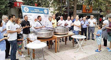 Erdek'te aşure kazanları birlik için kaynadı