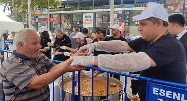 Esenler'de 12 bin vatandaşa aşure ikram edildi