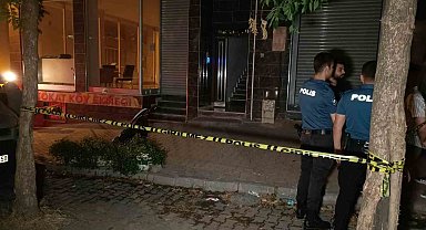 Esenyurt'ta bir baba, gelinine bıçak çektiği gerekçesiyle oğlunu bıçaklayarak öldürdü