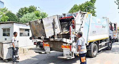 Esenyurt'ta ilaçlama ve yıkama çalışmaları sürüyor