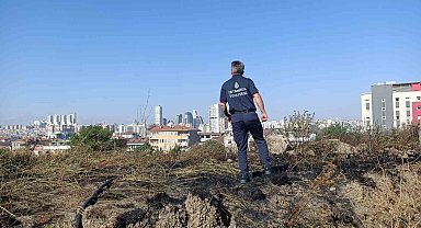 Esenyurt'ta ot yangınında dumanlar E-5 Karayolu'nu kapladı