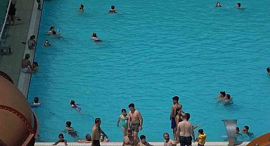 Evinde klima olmayanlar aquaparkları doldurdu