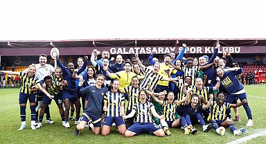 Fenerbahçe Kadın Futbol Takımı 13 oyuncu ile sözleşme yeniledi