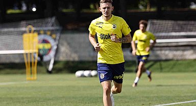 Fenerbahçe'de yeni transfer Sebastian Szymanski, ilk antrenmanına çıktı