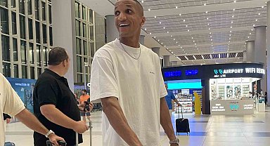 Fenerbahçe'nin anlaşmaya vardığı Rodrigo Becao, İstanbul'da