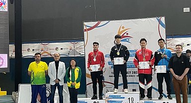 Furkan Büyükgöze'den İşitme Engelliler Badminton Dünya Şampiyonası'nda bir ilk