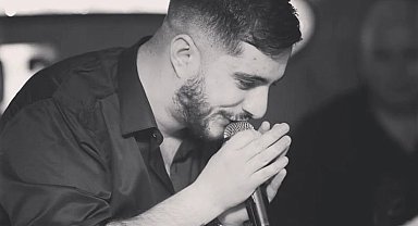 Genç şarkıcıya sahne çıkışı silahlı saldırı