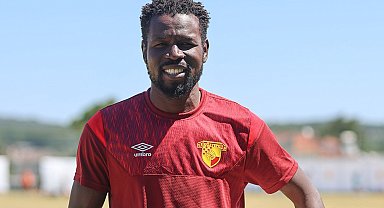 Göztepe'de Mame Diouf, ilk antrenmanına çıktı