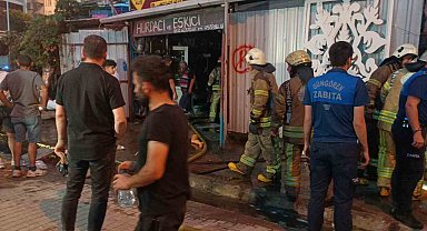 Güngören'de ikinci el eşya dükkanı alev alev yandı