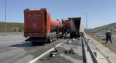 İBB'ye ait İSTAÇ tırı otoyolda kamyonete çarptı : 1 yaralı