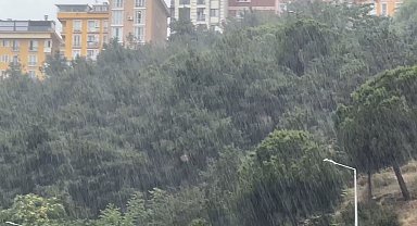 İstanbul'da sağanak yağış etkili oldu