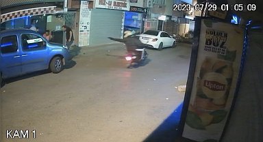 İstanbul'da silahlı saldırı kamerada: Sohbet ederken bacağından vuruldu