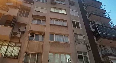 İzmir'de anne ile oğlu evlerinde ölü bulundu