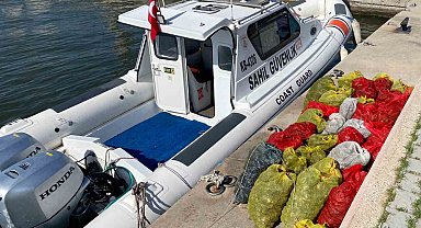 İzmir'de kaçak avlananlar Sahil Güvenlik'e yakalandı