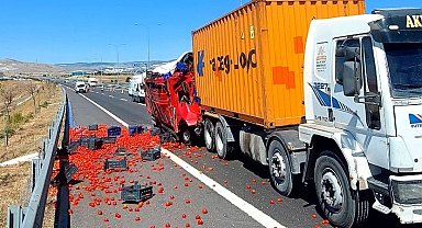 İzmir'de kamyon tıra arkadan çarptı: 1 ölü