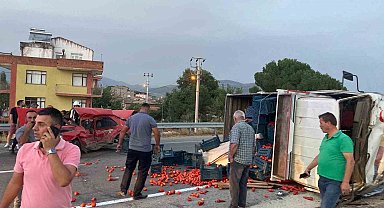 İzmir'de kamyonetle çarpışan otomobilin sürücüsü hayatını kaybetti