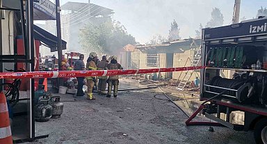 İzmir'de market deposu yandı, faciadan dönüldü
