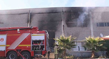 İzmir'de polyester fabrikasında çıkan yangın kontrol altına alındı