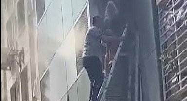 İzmir'de yangın çıkan otelde 5 kişi dumandan etkilendi