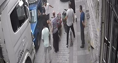 Kadıköy'de yol kavgasında yumruklar havada uçuştu