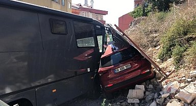Kağıthane'de freni boşalan karavan park halindeki araca çarptı