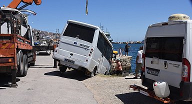 Karavanını park ederken kayalıklara düşürdü