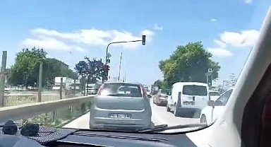Kaza geliyorum dedi, dalgın sürücünün kaza anı kameraya yansıdı