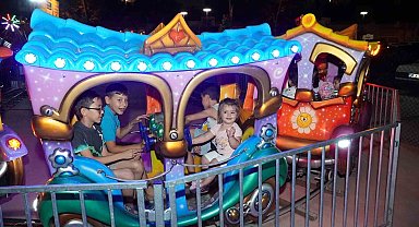 Keçiören'de çocuk lunaparkı eğlendirmeye devam ediyor