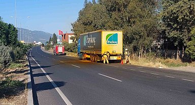 Kemalpaşa'da asit yüklü tırda sızıntı paniği