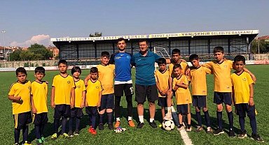 Kendisini keşfeden hocasına emanet