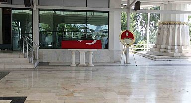 Kimsesiz Kıbrıs gazisini son yolculuğuna askerler uğurladı